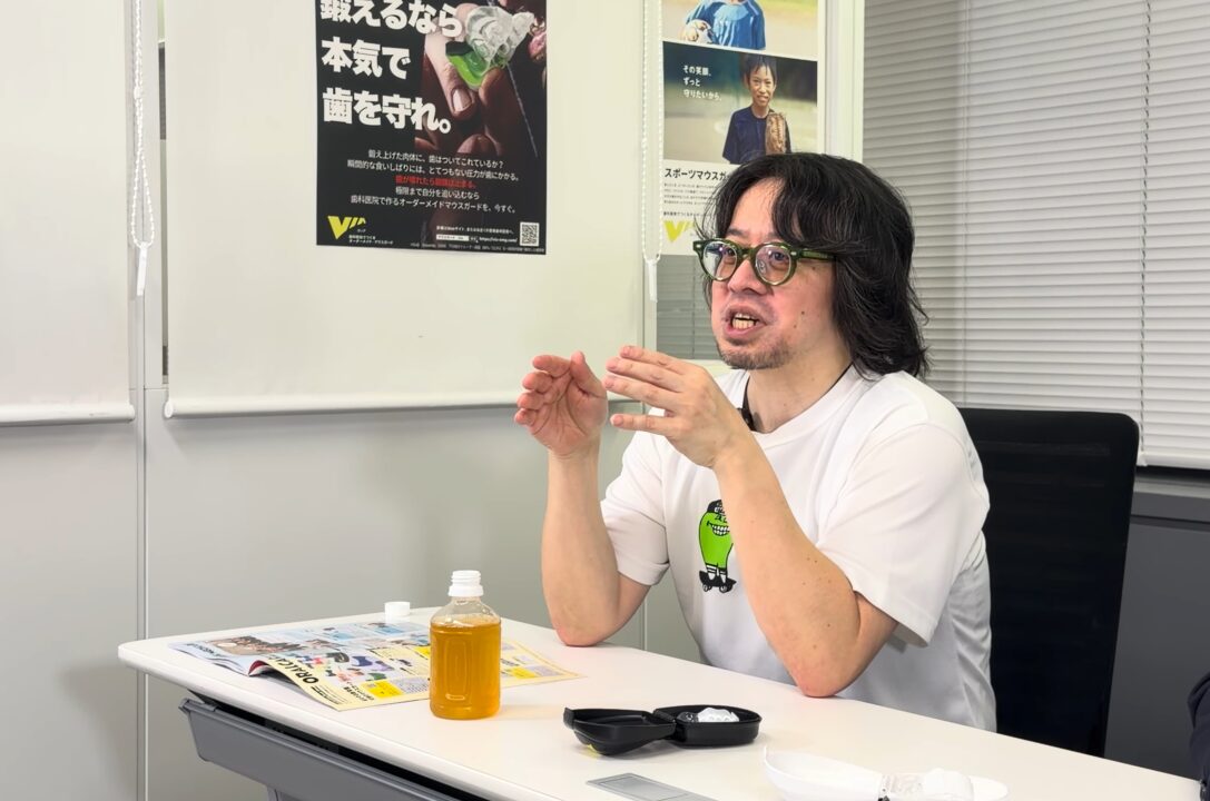 工藤裕明氏がマウスガード設計の経験談や現場で得た気づきについて語るシーン